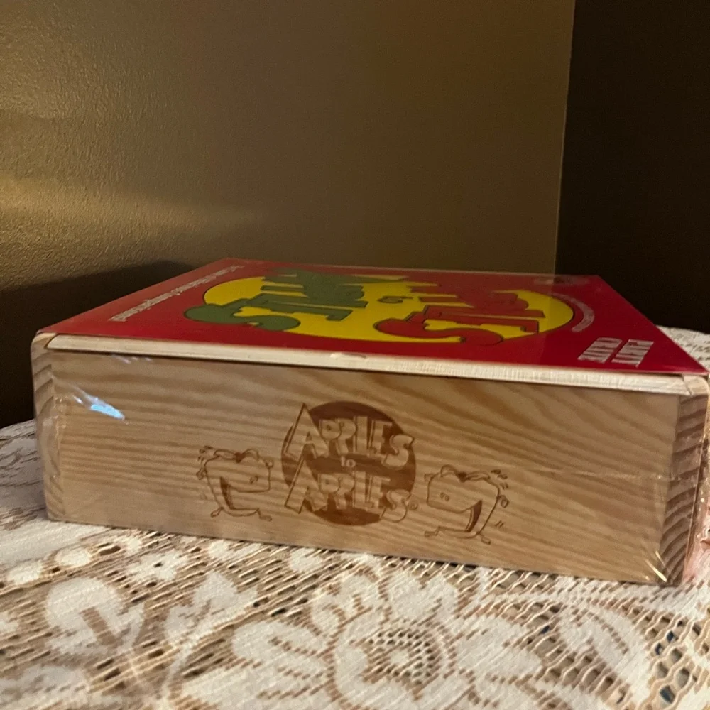 NEW Apples to Apples Party Crate Game in wooden box